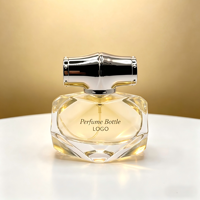 Flacon de parfum élégant à vaporisation fine 30ml 50ml, taille personnalisée, design carré transparent, pulvérisateur à pompe, capuchon argenté, boîte de 100 pièces