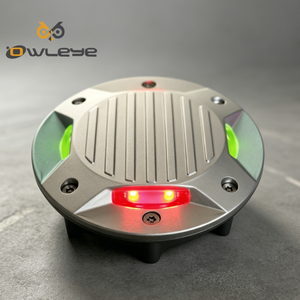 Feu de signalisation LED filaire à montage au sol, visibilité à 360°, indice IP68, pour rondes de circulation, îlots de circulation et zones multidirectionnelles - Product Image 1