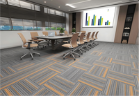 Dalles de moquette modernes en PP 50x50 cm avec support en PVC, résistantes au feu et écologiques, antidérapantes, à poils moyens, pour usage domestique et commercial