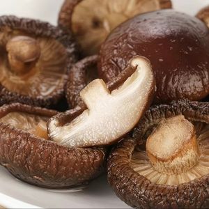 批发散装即食脱水健康零食 - 非油炸、低温脱水干香菇。 - Product Image 3