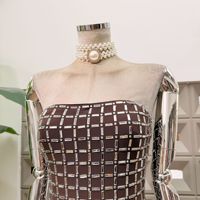 Robe de soirée moulante sans bretelles en strass, style luxe léger, avec effet push-up aux hanches