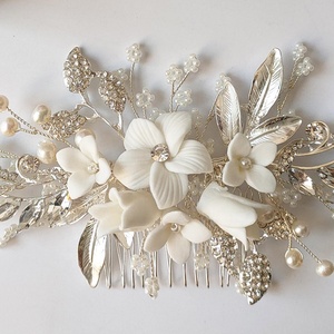 Elegante Pettine <span class=keywords><strong>per</strong></span> Capelli in Ceramica con Fiori e Foglie e Perle d'Acqua Dolce, Accessorio da Donna <span class=keywords><strong>per</strong></span> Sposa e Damigella, Regalo <span class=keywords><strong>per</strong></span> Matrimonio - Product Image 6