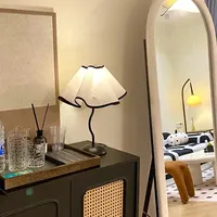 Lámpara de Mesa Moderna con Diseño Elegante para Sala de Estar o Dormitorio, con Bombilla de 5W, 9W o 12W, Tricolor, con Forma de Ola