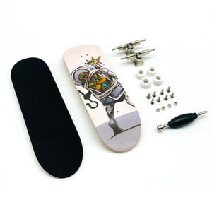 OEM & ODM <span class=keywords><strong>Mini</strong></span> Skateboard à touche en <span class=keywords><strong>bois</strong></span> <span class=keywords><strong>Mini</strong></span> <span class=keywords><strong>Skate</strong></span> Truck pour enfant DIY en érable pour skateboard - Product Image 4