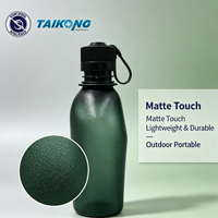 Bouteille d'eau portable en plastique avec cordon, couvercle hermétique anti-fuite, bouteille d'eau pour le voyage et le camping