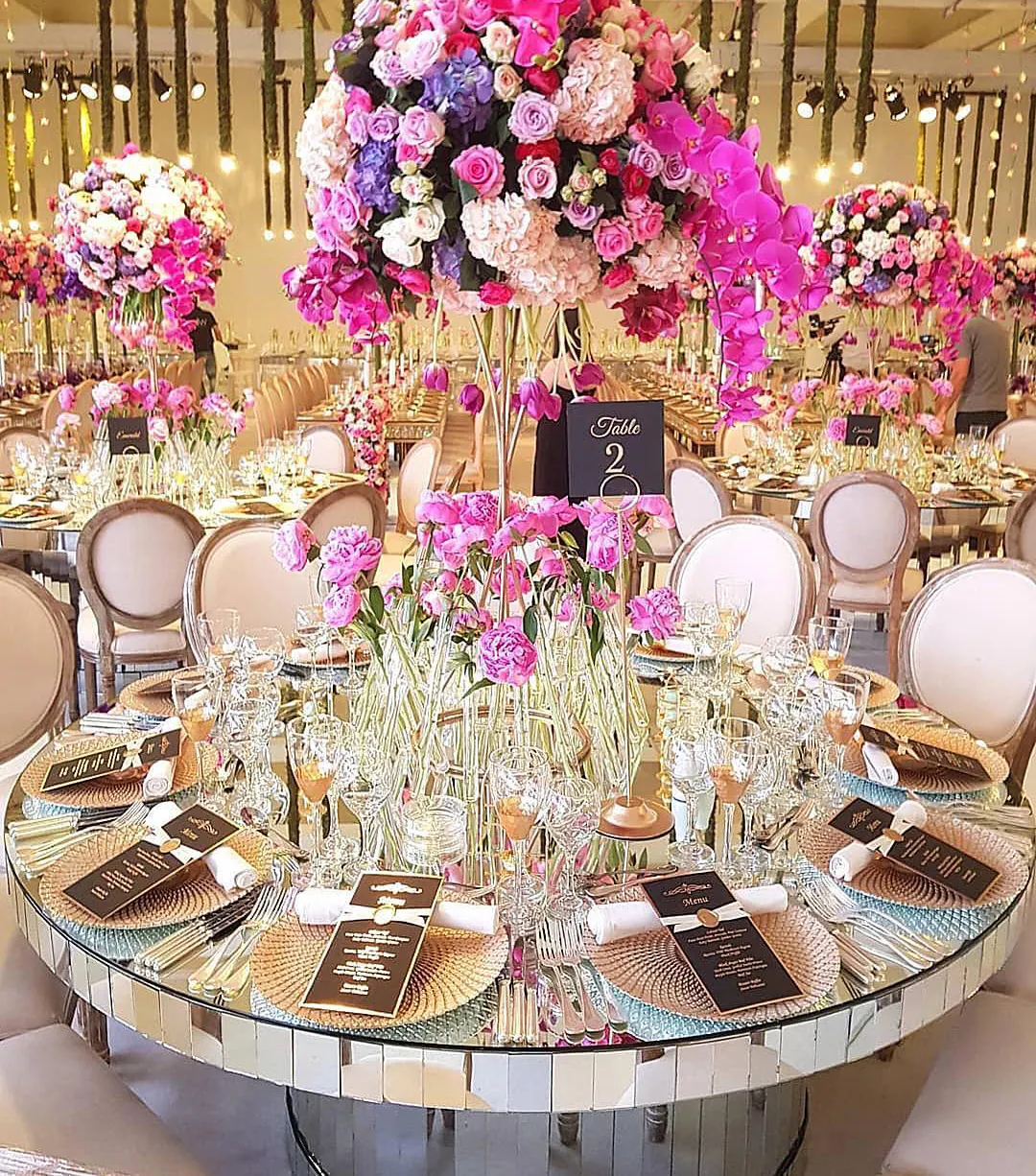 12 kişi koltuk büyük yuvarlak aynalı yemek masası cam ayna merkezi kek masa olay düğün kiralama
