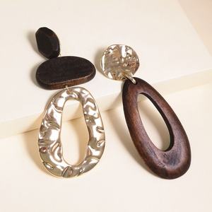 Pendientes de Aro de Estilo Europeo Americano, Retro, Simplicidad Moderna, Creatividad Geométrica, Forma de Gota, Aleación de Zinc y Madera, Chapados en Oro Sólido - Product Image 3