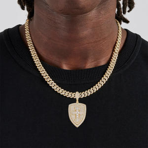 Verdia 힙합 Moissanite 방패 펜던트 남자 S925 실버 18k 금 도금 적합 쿠바 테니스 체인 고급 보석 선물 GRA - Product Image 1