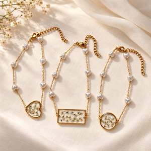 Bracciale Artigianale in Resina con Fiori Secchi Stile Queen Anne, Bracciale in Acciaio Inossidabile Dorato con Perle e Cuore per Donne e Ragazze, Gioiello Regalo - Product Image 2