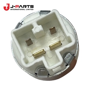 สวิตช์ไฟเบรกสำหรับรถยนต์โตโยต้าไฮเอซ LH103 ปี 1993-1998 รุ่น 84340-32090 84340-42010 - Product Image 1