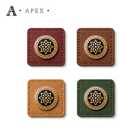 APEX OEM ODM Fabricant d'étiquettes en cuir pour vêtements (hijab, abaya), chapeaux, sacs, foulards, chaussures, et patchs en cuir avec logo métallique