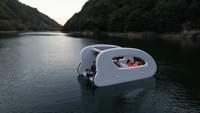 Nouveau style pour la nouvelle année. Profitez de la vie avec style! Yacht Catamaran avec moteur pour l'utilisation de l'eau Maison flottante gonflable électrique
