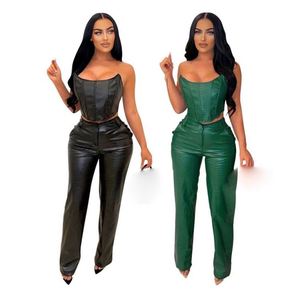 <span class=keywords><strong>Pantalon</strong></span> pour femmes en similicuir doux à jambe <span class=keywords><strong>droite</strong></span> avec dé<span class=keywords><strong>coupe</strong></span> sur les hanches - Product Image 1