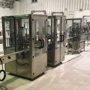 Ligne de remplissage chimique quotidienne entièrement automatique de nettoyage de bouteilles de lait de <span class=keywords><strong>toner</strong></span> d'huile liquide - Product Image 4