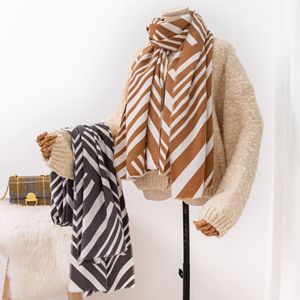 Bufanda de invierno gruesa y cálida a rayas, tipo cachemira, para mujer, chal de lujo personalizado con borlas, venta al por mayor directa de fábrica - Product Image 2