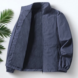 Veste minimaliste pour homme, adaptée aux intempéries, 2025 - Vêtement d'extérieur léger et résistant au vent, avec col montant et poignets élastiques - Product Image 5