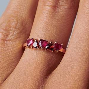 Anello di Fidanzamento in Argento Sterling 925 con Gemma a Forma di Cuore in Rubino e Granato - Product Image 4