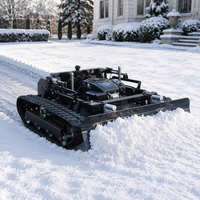Tondeuse à gazon multifonctionnelle télécommandée sur chenilles avec lame de déneigement en option pour le dégagement des routes hivernales et des entrées de fermes