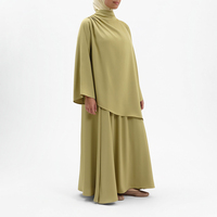 Ensemble élégant vert olive sur mesure : Tunique plissée asymétrique à une épaule et robe musulmane modeste avec hijab pour l'Aïd, les mariages et les fêtes