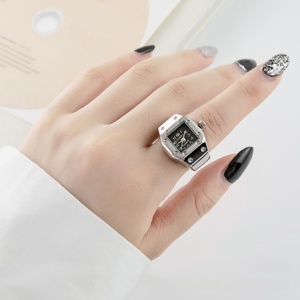 Rétro Hiphop Doigt Anneau <span class=keywords><strong>Montre</strong></span> Élastique Bracelet Cadran Quartz Y2K Argent Mini Anneau <span class=keywords><strong>Montre</strong></span> Hommes Femmes - Product Image 5