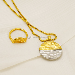 จี้สร้อยคอรูปแผ่นดิสก์ลายตอก <span class=keywords><strong>2</strong></span> สี ซันมูน 18K ชุบทอง PVD สแตนเลสสตีล กันน้ำ ไม่หมอง ทรงกลมไม่สมมาตร - Product Image 2