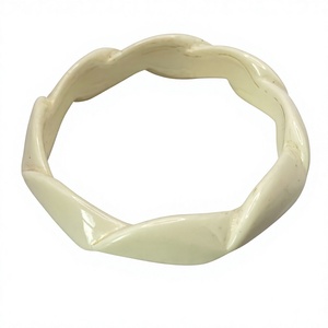 Conjuntos de brazaletes de resina acrílica hechos a mano, multicolor, crema, rojo, verde y negro, retorcidos, elegantes, de diseño, unisex, a la moda, para mujer - Product Image 3