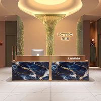 Poste de réception moderne de luxe avec surface en pierre et rangement dissimulé pour salon de beauté, spa, hôtel, comptoir commercial