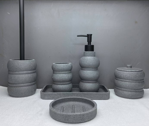 Ensemble d'accessoires de salle de bain en plastique avec poubelle, distributeur de savon, porte-savon, porte-<span class=keywords><strong>brosse</strong></span> à dents et <span class=keywords><strong>brosse</strong></span> <span class=keywords><strong>WC</strong></span> avec support - Product Image 5