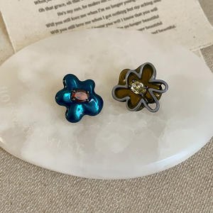 ต่างหูสตั๊ดเพทายประดับดอกไม้แบบไม่เหมือนใครอินเทรนด์หรูหราเบาสไตล์วินเทจสำหรับผู้หญิง - Product Image 2