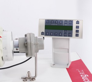 จักรเย็บผ้าโอเวอร์ล็อคอัตโนมัติ RONMACK รุ่น RM-NS-4UTQS-18K+38UT พร้อมระบบป้อนและตัดเทปยางยืดอัตโนมัติ - Product Image 2