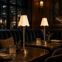 Lampe de table sans fil rechargeable de style européen simple avec ampoule LED E14 et abat-jour en tissu plissé pour restaurants et hôtels
