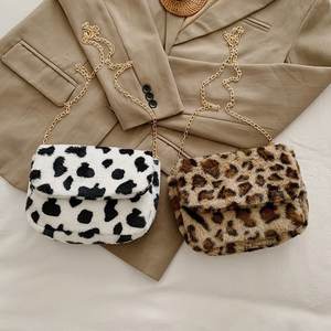 Borsa a tracolla <span class=keywords><strong>con</strong></span> stampa leopardata moda donna borsa in peluche soffice borsa a tracolla <span class=keywords><strong>con</strong></span> stampa mucca <span class=keywords><strong>pelliccia</strong></span> sintetica <span class=keywords><strong>con</strong></span> tracolla a catena - Product Image 3