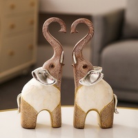 Ornement artisanal éléphant en résine de luxe créatif avec peinture artisanale et coquillage naturel pour cadeau vintage et décoration intérieure