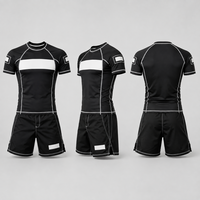 Ensemble de shorts de boxe MMA pour adultes hommes noir et rashguard avec logo personnalisé, surpiqûres contrastées, séchage rapide, 100% polyester