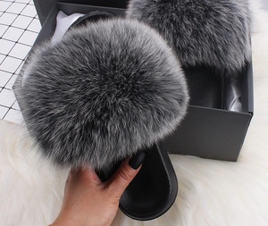 Slide-Bán Buôn Thiết Kế Mới Phụ Nữ Sang Trọng Lông Slides Với Bất Fox Fur PVC Nhựa Cho Unisex - Product Image 1