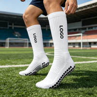Chaussettes de sport antidérapantes à logo personnalisé pour la gym, chaussettes mi-mollet de football unisexes respirantes en maille, chaussettes de sport de football à grip