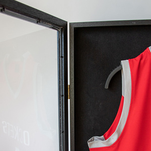 Expositor <span class=keywords><strong>de</strong></span> Madera Abatible para <span class=keywords><strong>Camisetas</strong></span> <span class=keywords><strong>de</strong></span> <span class=keywords><strong>Fútbol</strong></span> <span class=keywords><strong>y</strong></span> Baloncesto, Diseño Creativo, Ecológico, con Protección UV, Grosor <span class=keywords><strong>de</strong></span> 2.5cm, Venta al Por Mayor - Product Image 3