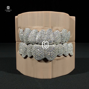 <span class=keywords><strong>Grillz</strong></span> Hip Hop in Moissanite Personalizzati, Placcati in Oro Vero, Argento 925 con Diamanti Moissanite VVS Ghiacciati - Product Image 3