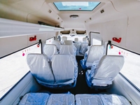 Bus Foton Toauo 15 places, version électrique pure, batterie 100 kWh, autonomie 301-400 km, puissance 130 kW, moins de 6 mètres.