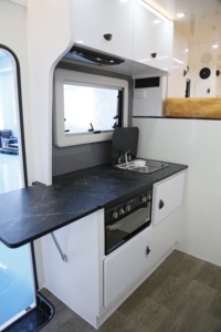 Ecocampor Truck Camper : Camping-car compact pour pick-up avec lit convertible, table et douche, idéal pour les voyages en camping en Australie et aux États-Unis - Product Image 4