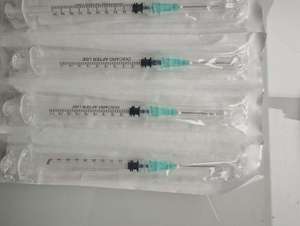 Seringues jetables stériles 2cc 3cc 5cc avec aiguille en acier inoxydable 22G-30G pour <span class=keywords><strong>injection</strong></span> <span class=keywords><strong>intramusculaire</strong></span> - Product Image 2