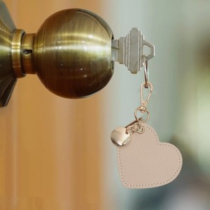 New in-stock heart-shaped <b>leather</b> <b>keychain</b>, bag pendant, Instagram-worthy style, suitable for home and car use. - Product Image 3