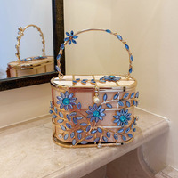 Sac de soirée en métal coloré orné de fleurs en cristal, sac panier ajouré incrusté de diamants avec fermoir perlé, pochette à poignée en strass