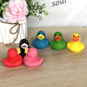 Khuyến mại quà tặng bé tắm đồ chơi nổi Vinyl động vật số lượng lớn đa màu sắc khác nhau Mini mềm cao su vịt - Product Image 2