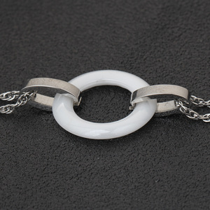 Pulsera de doble anillo de cerámica unisex, cadena geométrica en blanco y negro, joyería de regalo - Product Image 2