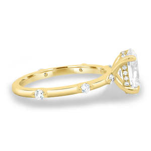 Joyería de declaración, anillos solitarios de corte ovalado de diamante cultivado en laboratorio con piedras de acento, anillos delicados de moda de oro amarillo sólido de 18 quilates - Product Image 3