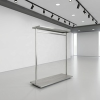 Présentoir Commercial Sur Mesure Multi-Niveaux pour Vêtements avec Enseigne Lumineuse – Aménagement de Magasin