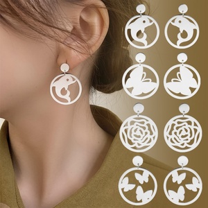 Pendientes de Moda Vintage de Acero Inoxidable al por Mayor, Chapado en Oro Personalizado, Diseño de Letras Bonitas, Joyería para Mujeres y Hombres - Product Image 1