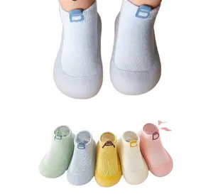 Unisex Baby Candy Colors scarpe pantofole per bambini Animal Cartoon Stripe BeBe Boy First Walkers bambini calzini da pavimento in gomma morbida scarpa