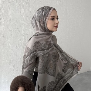 Venta al por mayor caliente verano elegante mujer malayo Tudung velo fino largo suave transpirable chal Premium impreso seda gasa bufanda - Product Image 1